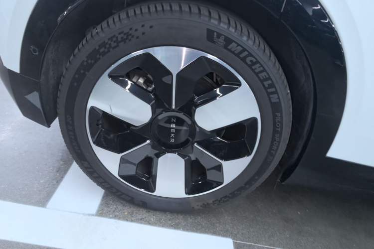 Used Zeekr MIX 2025 Intelligent Driving Version Right Rear Wheel Hub
