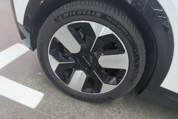 Used Zeekr MIX 2025 Intelligent Driving Version Right Rear Wheel Hub