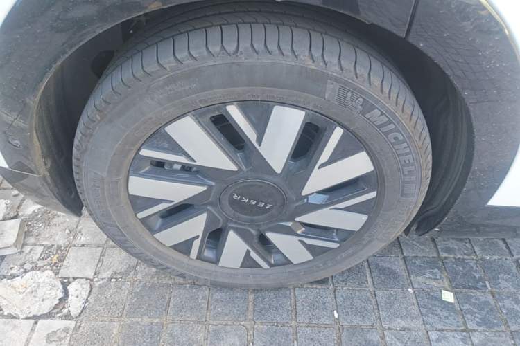 Used Zeekr MIX 2025 Long-Range Intelligent Driving Edition Right Rear Wheel Hub