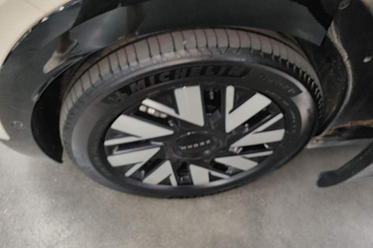 Used Zeekr MIX 2025 Long-Range Intelligent Driving Edition Right Rear Wheel Hub