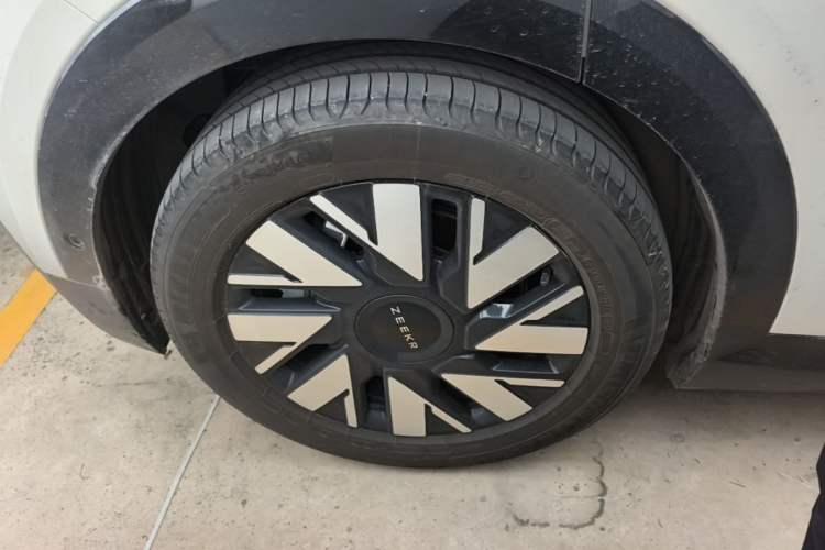 Used Zeekr MIX 2025 Long-Range Intelligent Driving Edition Right Rear Wheel Hub