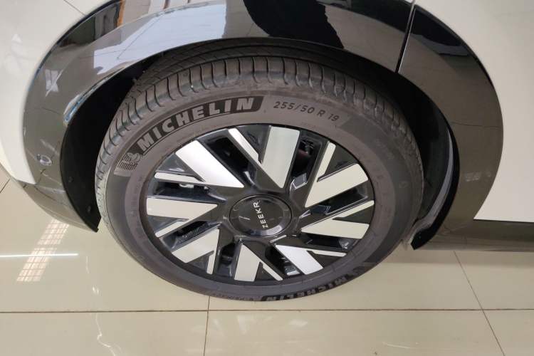 Used Zeekr MIX 2025 Long-Range Intelligent Driving Edition Right Rear Wheel Hub