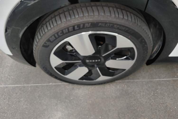 Used Zeekr MIX 2025 Intelligent Driving Version Right Rear Wheel Hub