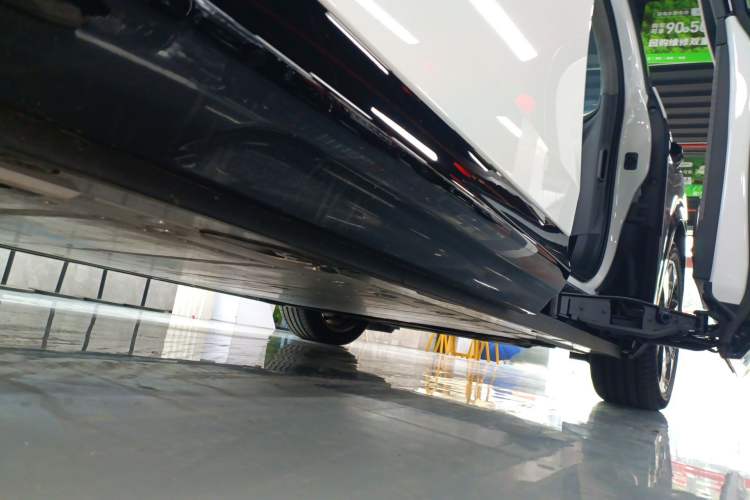 Used Zeekr MIX 2025 Intelligent Driving Version Right Side Sill