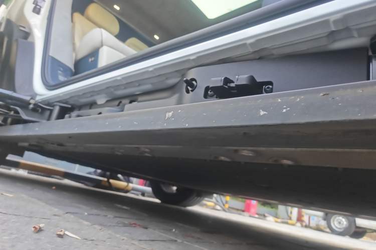Used Zeekr MIX 2025 Long-Range Intelligent Driving Edition Right Side Sill