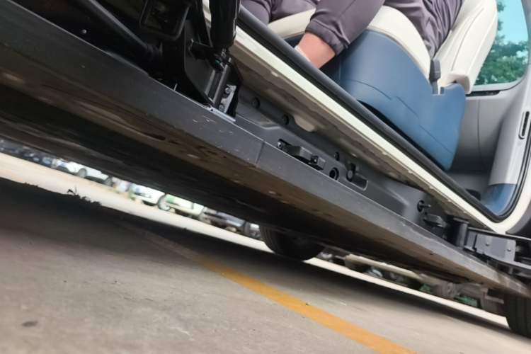 Used Zeekr MIX 2025 Long-Range Intelligent Driving Edition Right Side Sill