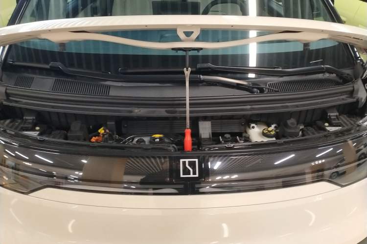 Used Zeekr MIX 2025 Long-Range Intelligent Driving Edition Engine Bay