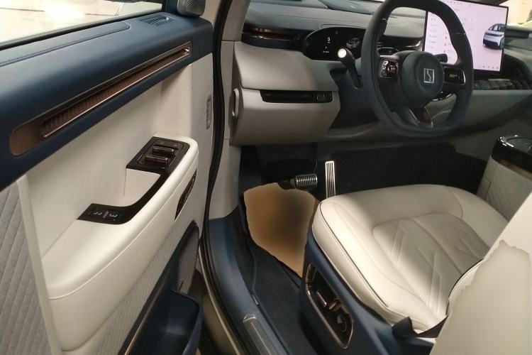 Used Zeekr MIX 2025 Long-Range Intelligent Driving Edition Interior 3