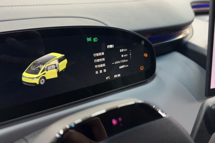 Used Zeekr MIX 2025 Long-Range Intelligent Driving Edition Odometer Close Up
