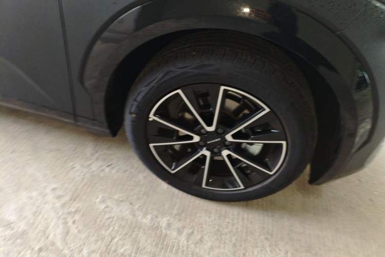 Used Zeekr X 2025 5-Seater Rear-Drive Version Right Front Wheel Hub
