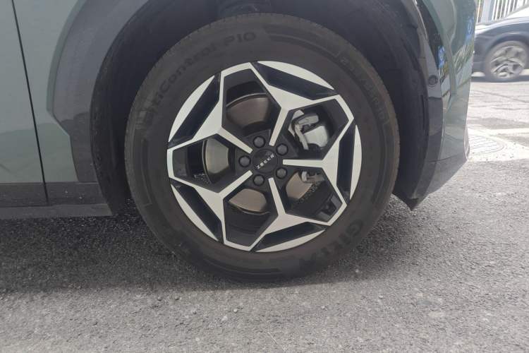 Used Zeekr X 2025 5-Seater Rear-Drive Version Right Front Wheel Hub