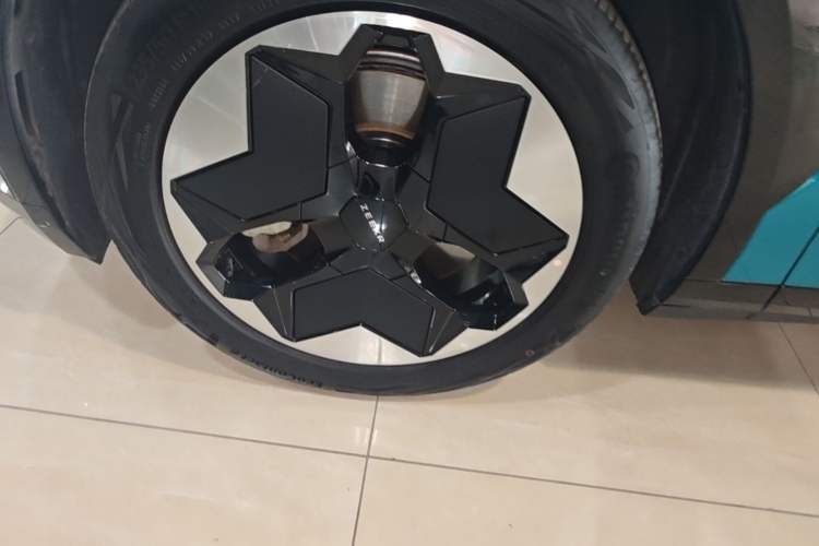 Used Zeekr X 2023 Four-Wheel Drive YOU Edition 4 Seats Left Front Wheel Hub