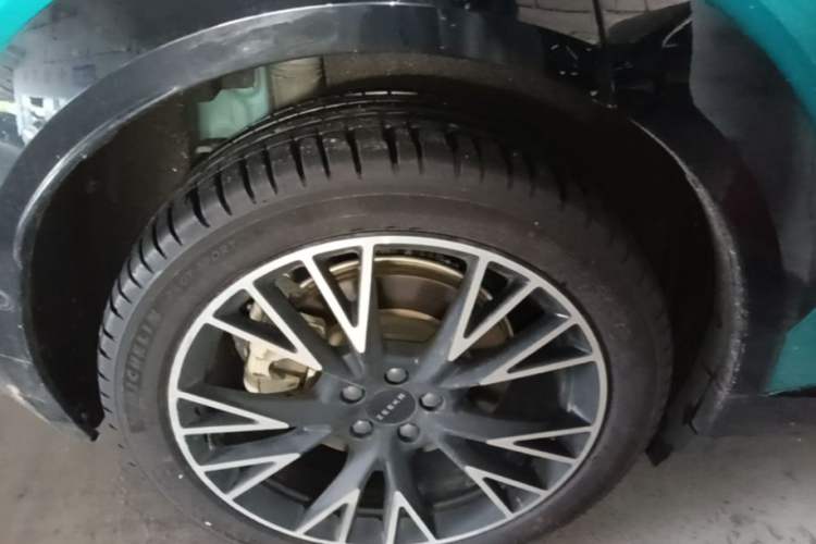 Used Zeekr X 2023 Four-Wheel Drive YOU Edition 4 Seats Right Rear Wheel Hub