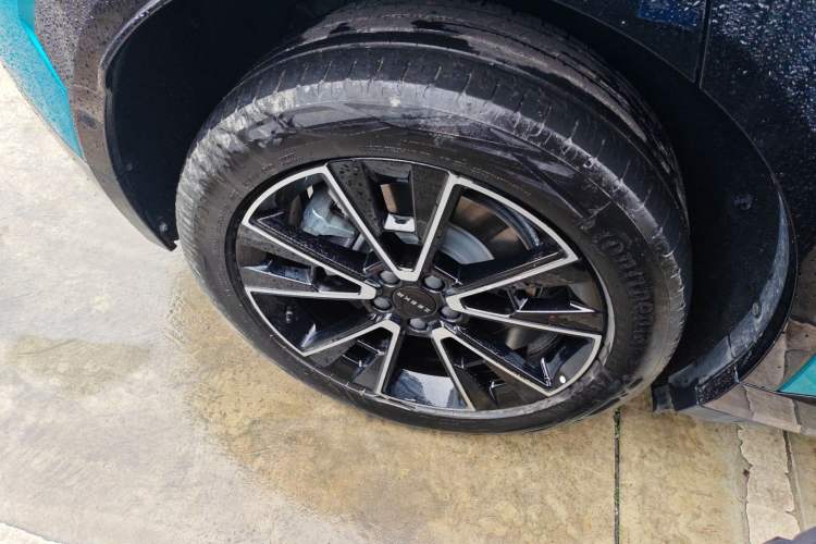 Used Zeekr X 2023 Four-Wheel-Drive YOU Edition 5 Seats Right Rear Wheel Hub