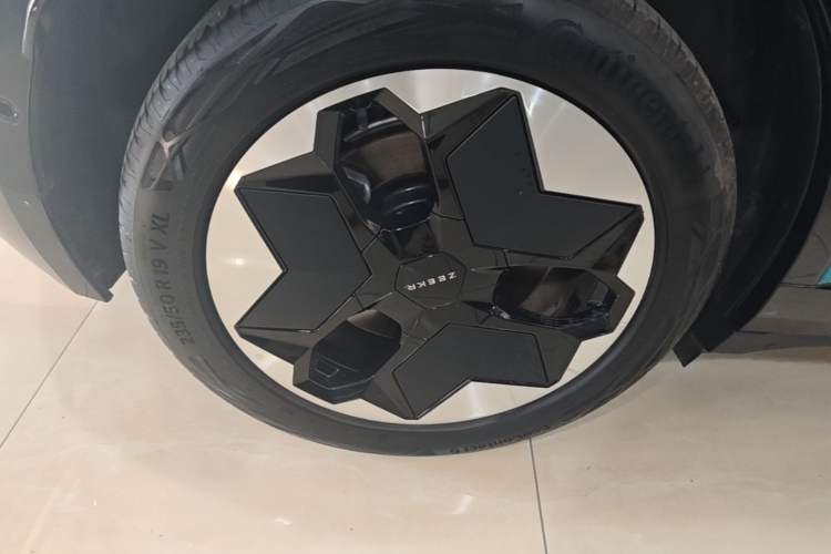 Used Zeekr X 2023 Four-Wheel Drive YOU Edition 4 Seats Right Rear Wheel Hub