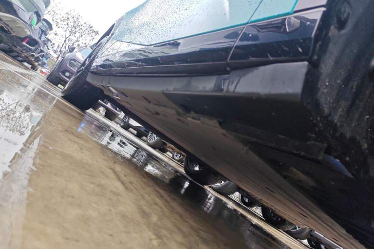 Used Zeekr X 2023 Four-Wheel-Drive YOU Edition 5 Seats Right Side Sill