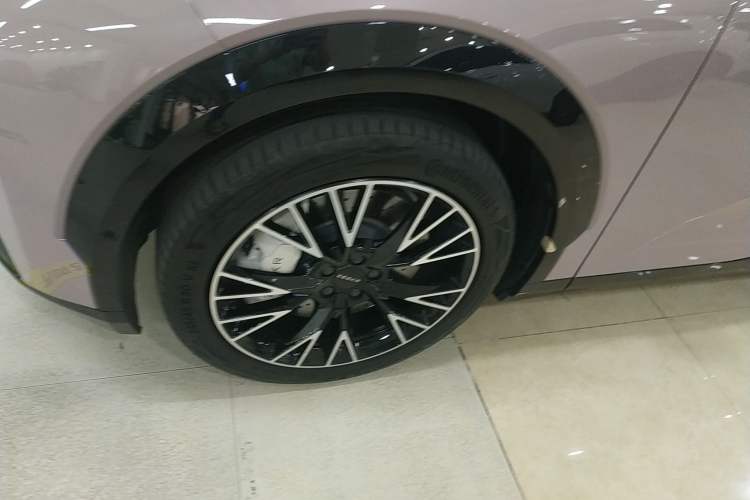 Used Zeekr X 2023 Four-Wheel Drive YOU Edition 4 Seats Left Front Wheel Hub