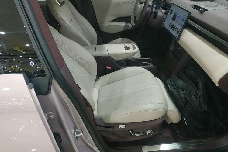 Used Zeekr X 2023 Four-Wheel Drive YOU Edition 4 Seats Right Front Seat