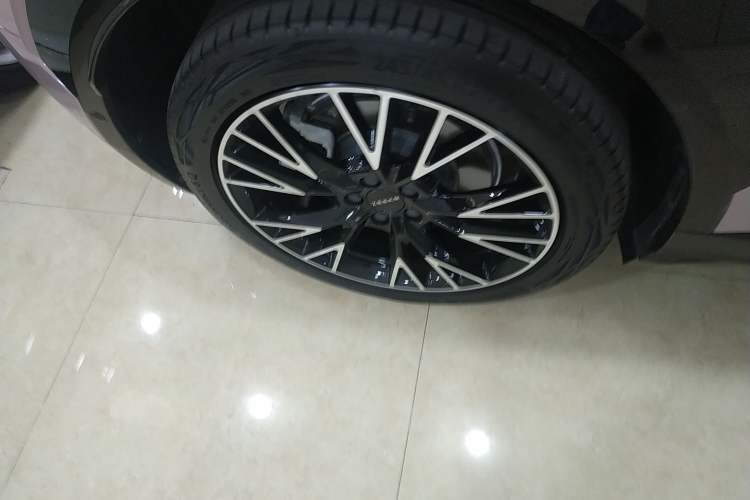 Used Zeekr X 2023 Four-Wheel Drive YOU Edition 4 Seats Right Rear Wheel Hub