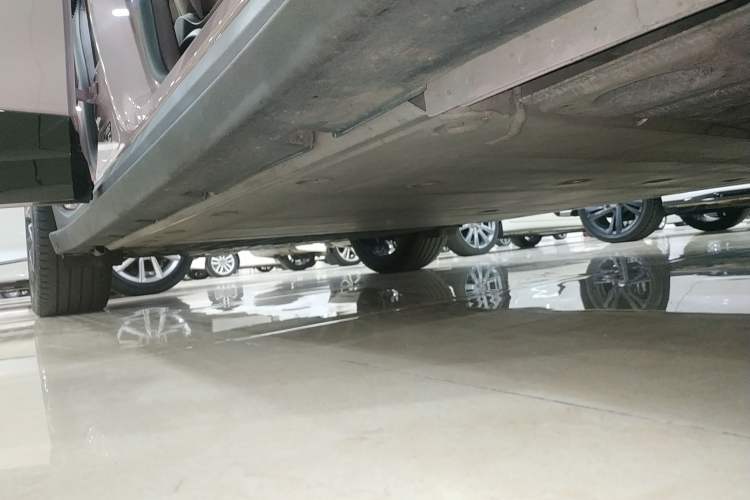 Used Zeekr X 2023 Four-Wheel Drive YOU Edition 4 Seats Right Side Sill