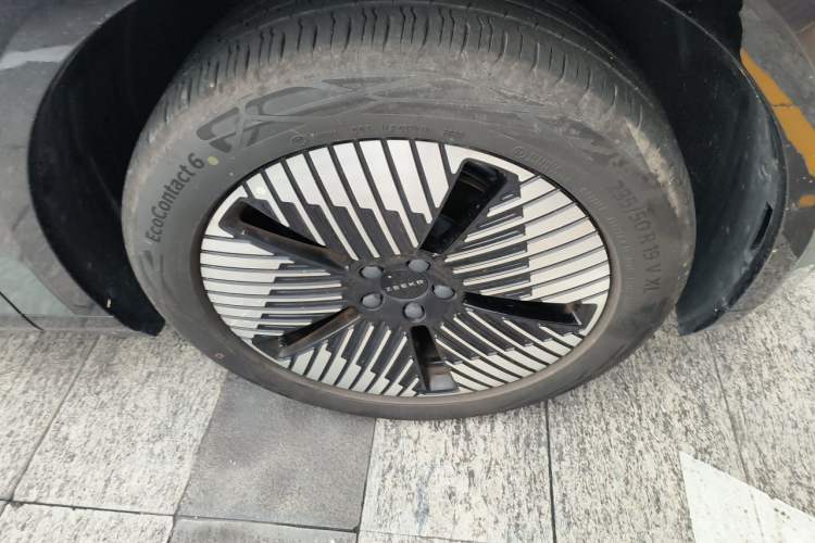 Used Zeekr X 2023 Rear-Drive YOU Edition 4 Seats Right Front Wheel Hub