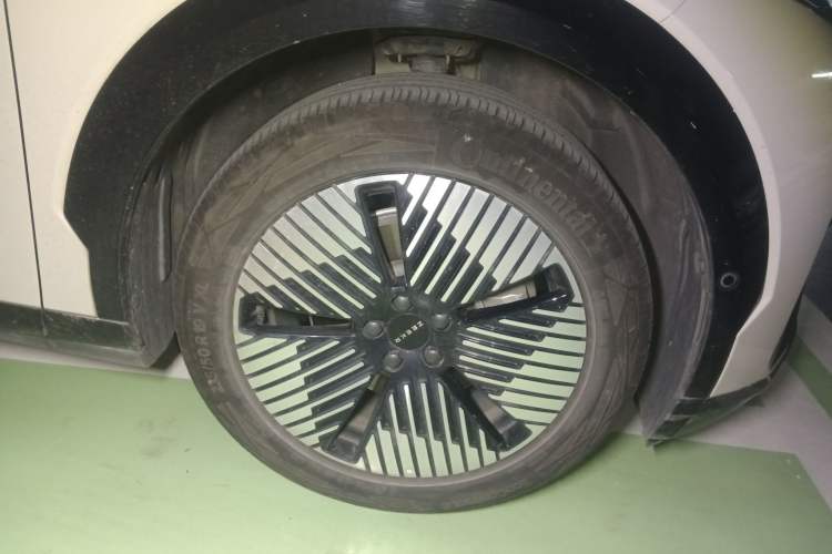 Used Zeekr X 2023 Rear-Drive YOU Edition 4 Seats Right Front Wheel Hub