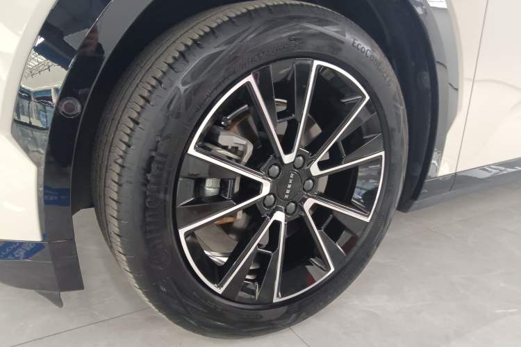 Used Zeekr X 2023 Rear-Drive YOU Edition 4 Seats Left Front Wheel Hub
