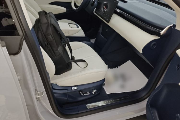 Used Zeekr X 2023 Four-Wheel Drive YOU Edition 4 Seats Right Front Seat