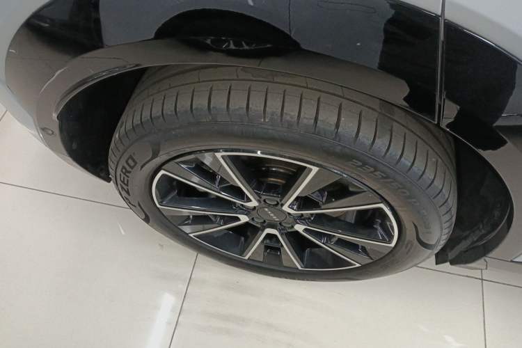 Used Zeekr X 2023 Rear-Drive ME Version 5 Seats Right Rear Wheel Hub