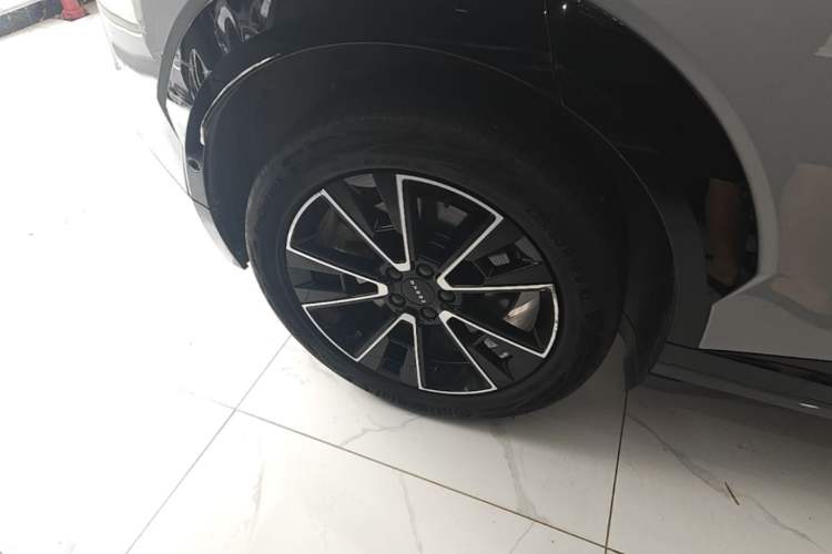 Used Zeekr X 2023 Four-Wheel-Drive YOU Edition 5 Seats Right Rear Wheel Hub