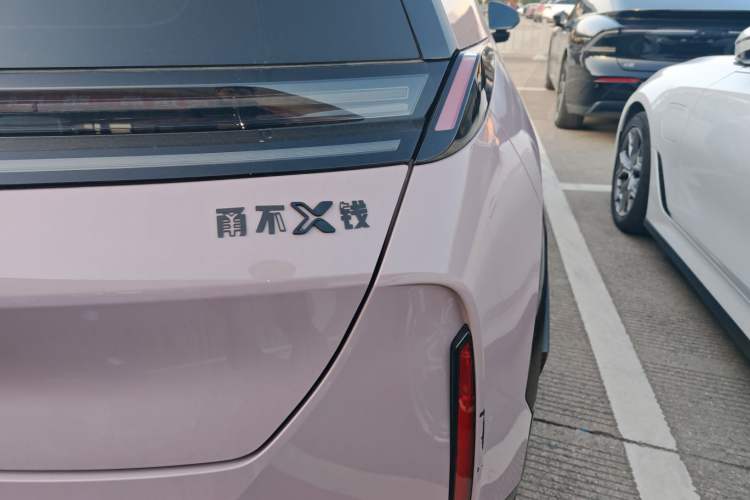 Used Zeekr X 2023 Four-Wheel-Drive YOU Edition 5 Seats Exterior 3