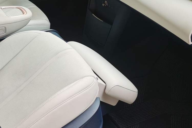 Used Zeekr X 2023 Rear-Drive YOU Edition 4 Seats Interior 2