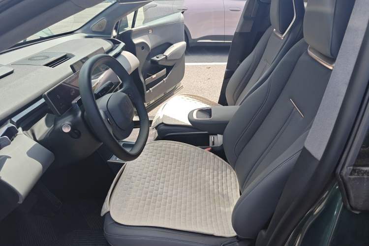 Used Zeekr X 2023 Four-Wheel-Drive YOU Edition 5 Seats Left Front Seat