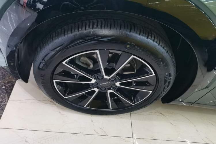 Used Zeekr X 2023 Rear-Drive YOU Edition 4 Seats Left Front Wheel Hub