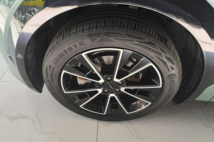 Used Zeekr X 2023 Rear-Drive YOU Edition 4 Seats Left Front Wheel Hub