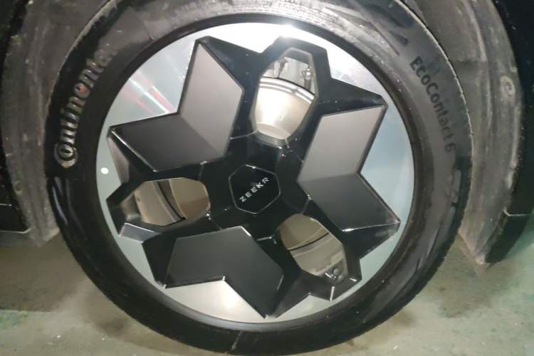Used Zeekr X 2023 Rear-Drive YOU Edition 4 Seats Right Front Wheel Hub