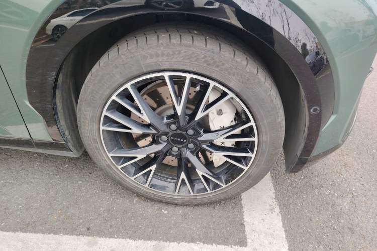Used Zeekr X 2023 Four-Wheel Drive YOU Edition 4 Seats Right Front Wheel Hub