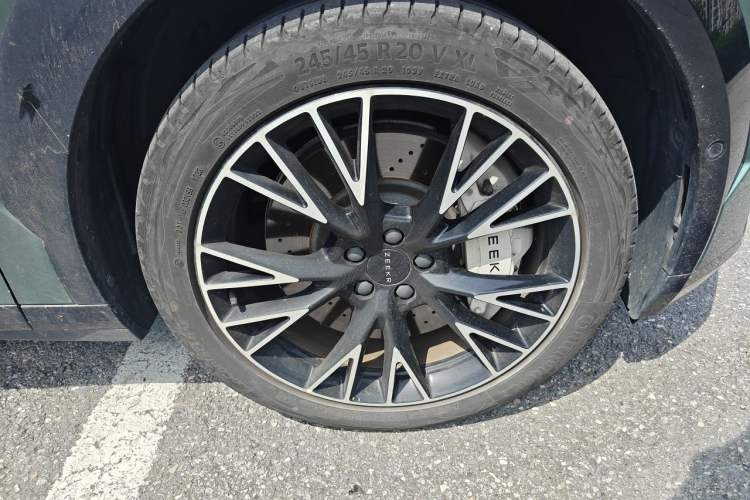 Used Zeekr X 2023 Four-Wheel-Drive YOU Edition 5 Seats Right Front Wheel Hub