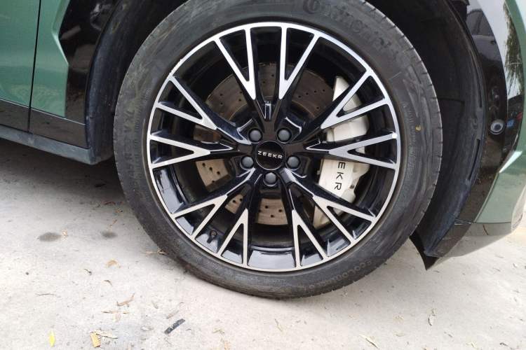 Used Zeekr X 2023 Four-Wheel Drive YOU Edition 4 Seats Right Front Wheel Hub