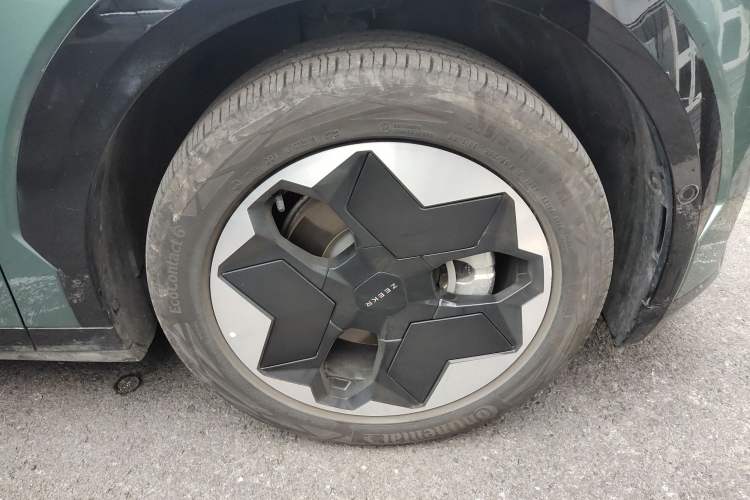 Used Zeekr X 2023 Rear-Drive YOU Edition 4 Seats Right Front Wheel Hub