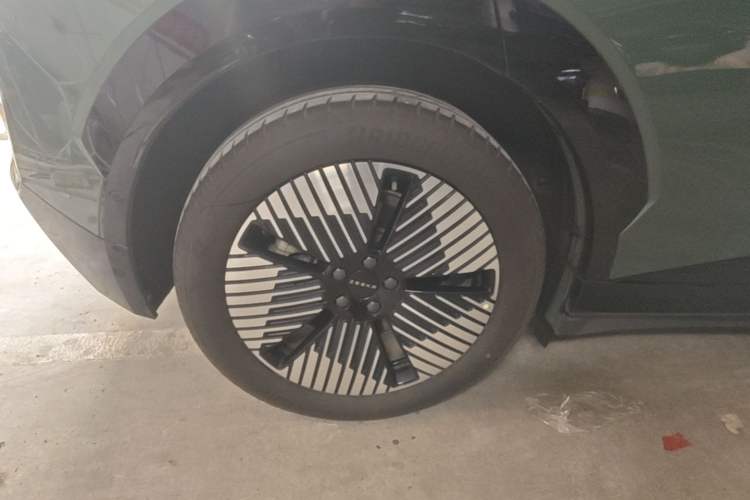 Used Zeekr X 2023 Rear-Drive YOU Edition 4 Seats Right Rear Wheel Hub