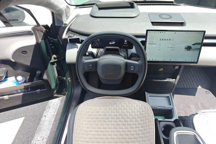Used Zeekr X 2023 Four-Wheel-Drive YOU Edition 5 Seats Steering Wheel