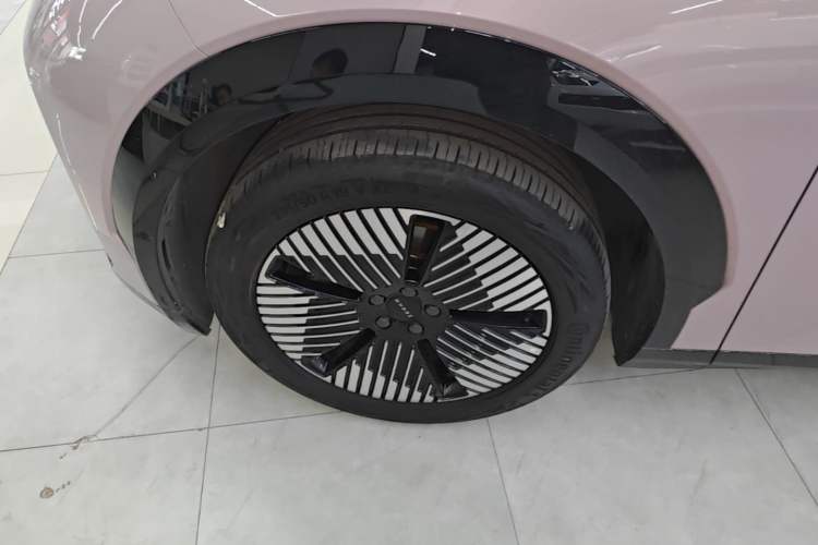 Used Zeekr X 2023 Rear-Drive YOU Edition 4 Seats Left Front Wheel Hub