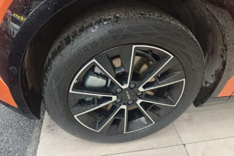 Used Zeekr X 2023 Four-Wheel Drive YOU Edition 4 Seats Left Front Wheel Hub