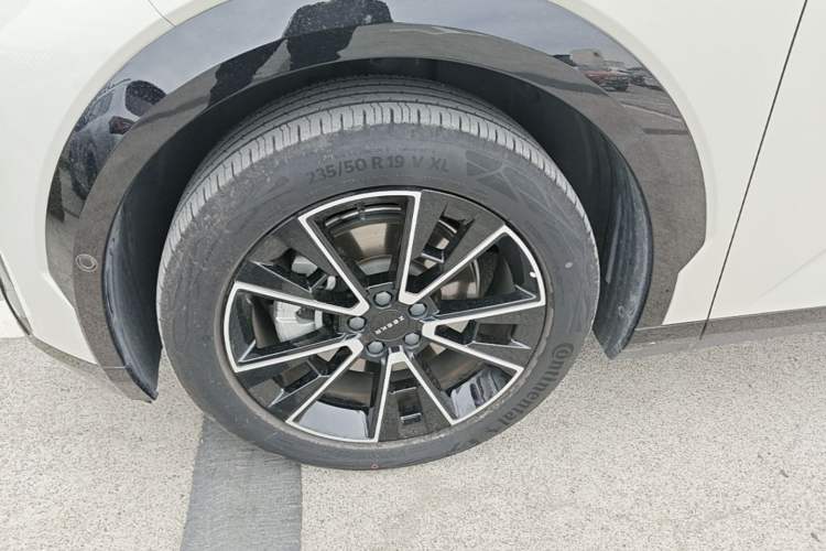 Used Zeekr X 2023 Rear-Drive YOU Edition 4 Seats Left Front Wheel Hub