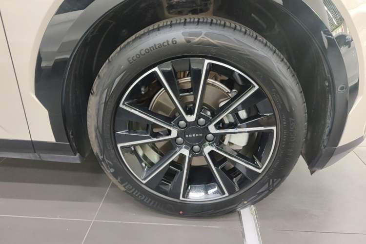 Used Zeekr X 2023 Rear-Drive ME Version 5 Seats Right Front Wheel Hub