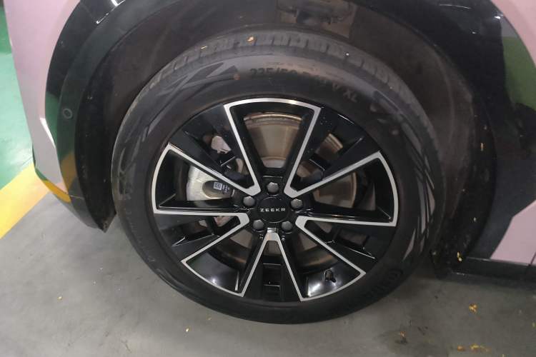 Used Zeekr X 2023 Rear-Drive YOU Edition 4 Seats Left Front Wheel Hub