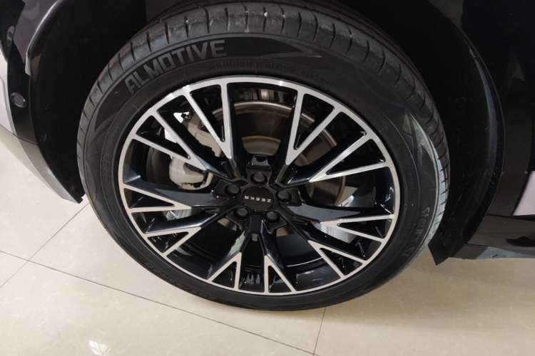 Used Zeekr X 2023 Four-Wheel Drive YOU Edition 4 Seats Right Rear Wheel Hub