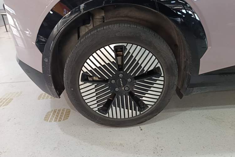 Used Zeekr X 2023 Rear-Drive YOU Edition 4 Seats Right Rear Wheel Hub