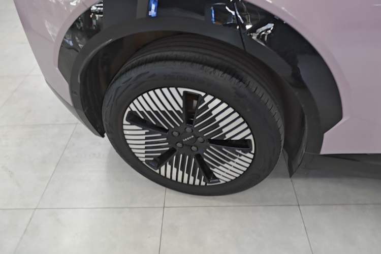 Used Zeekr X 2023 Rear-Drive YOU Edition 4 Seats Right Rear Wheel Hub
